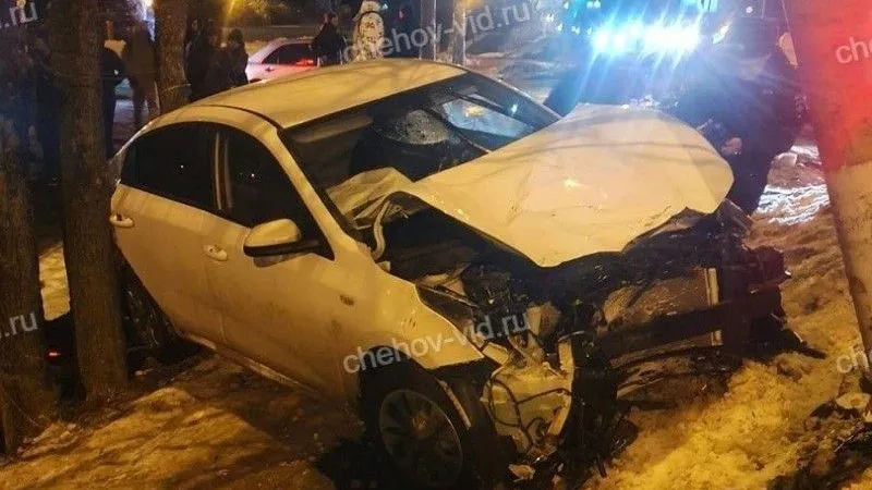 В Чехове автомобиль влетел в толпу пешеходов: один человек погиб