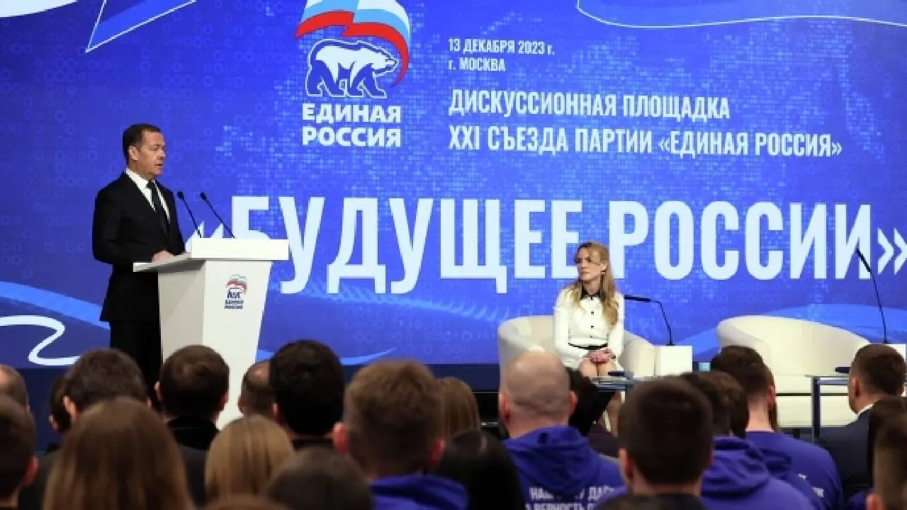 Медведев дал рекомендации россиянам, в каких странах лучше проводить отпуск
