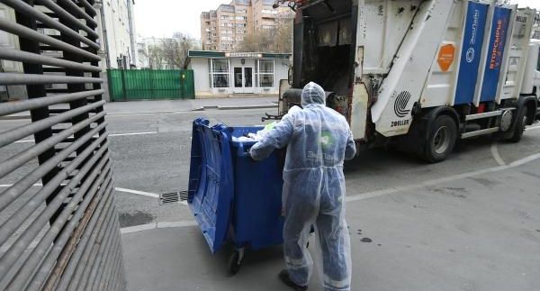В районе Бирюлево Восточное жители приняли манекен в мусорке за труп подростка