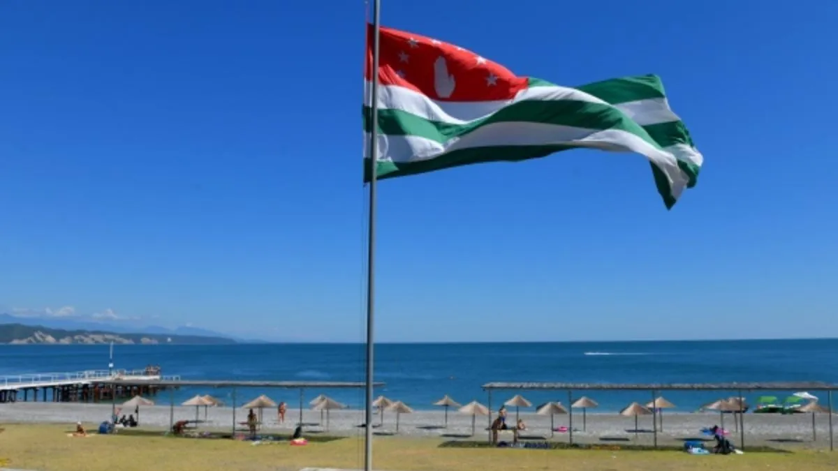 В Абхазии призвали отказаться от купания в море