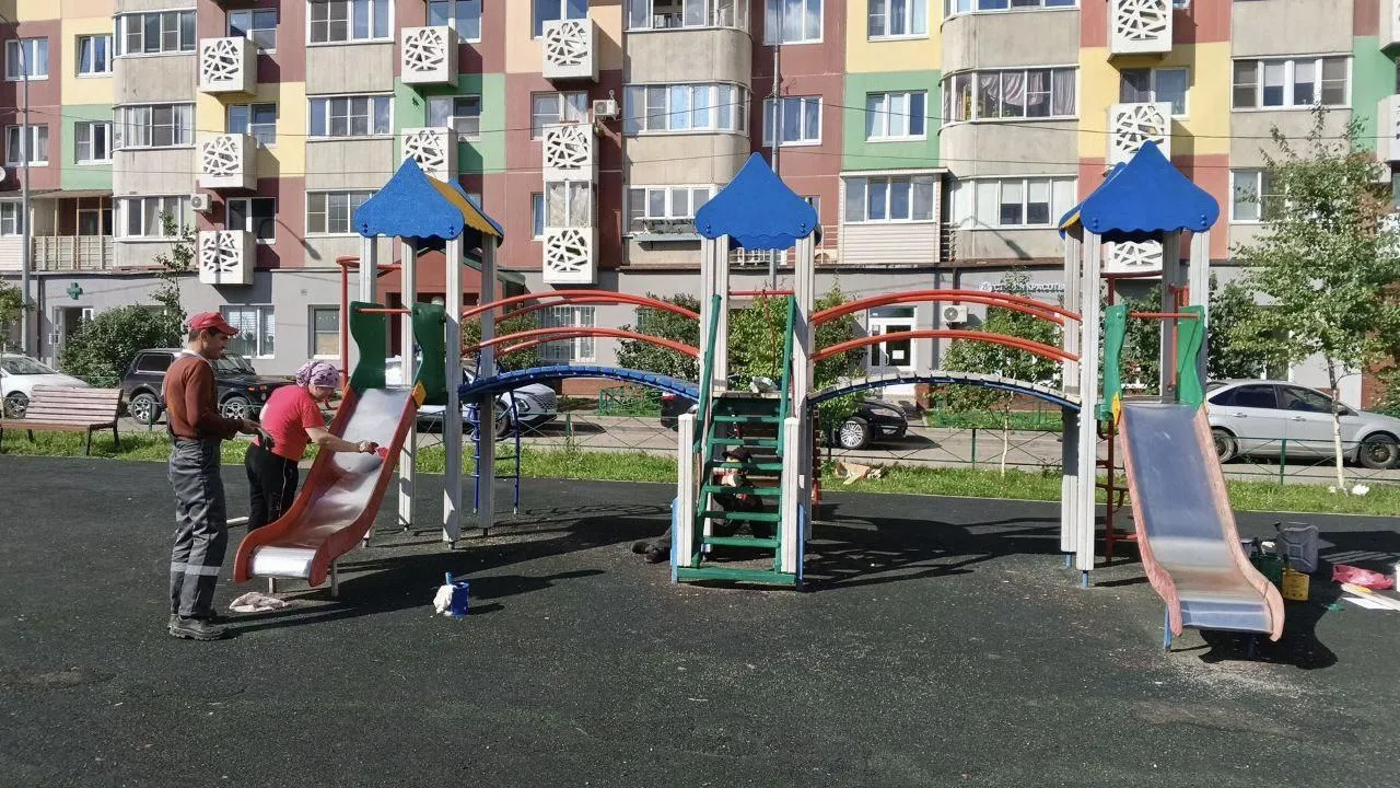 В Подмосковье провели ремонт детских горок