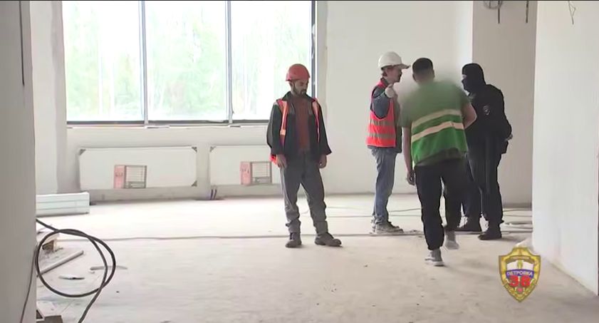 Шестерых нелегальных мигрантов выявили на двух стройках Москвы
