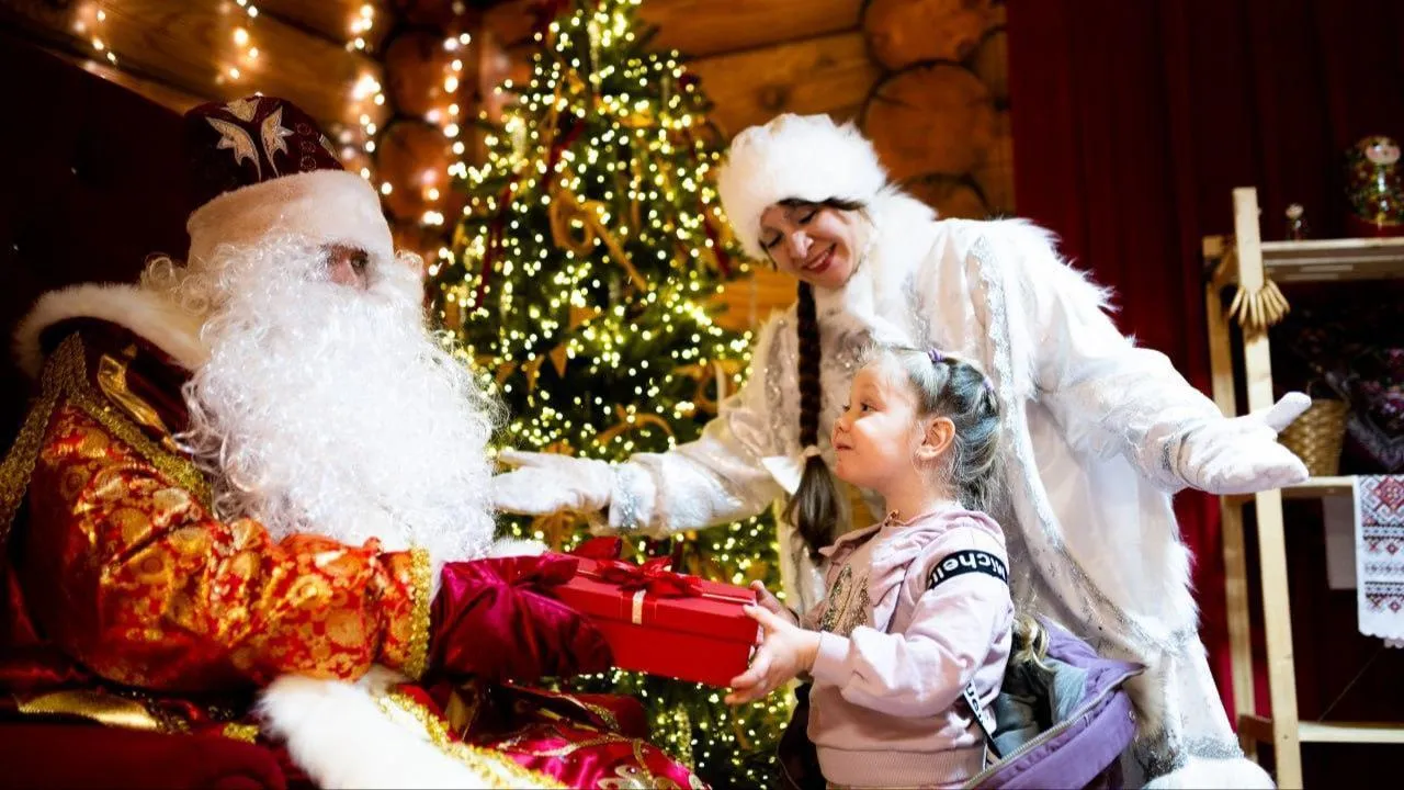 Порядка 1 тыс. детей посетили Резиденцию Деда Мороза в Наташинском парке в Люберцах