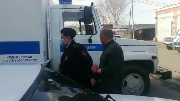 На Урале директор автотранспортного предприятия избил пассажира за надорванную купюру