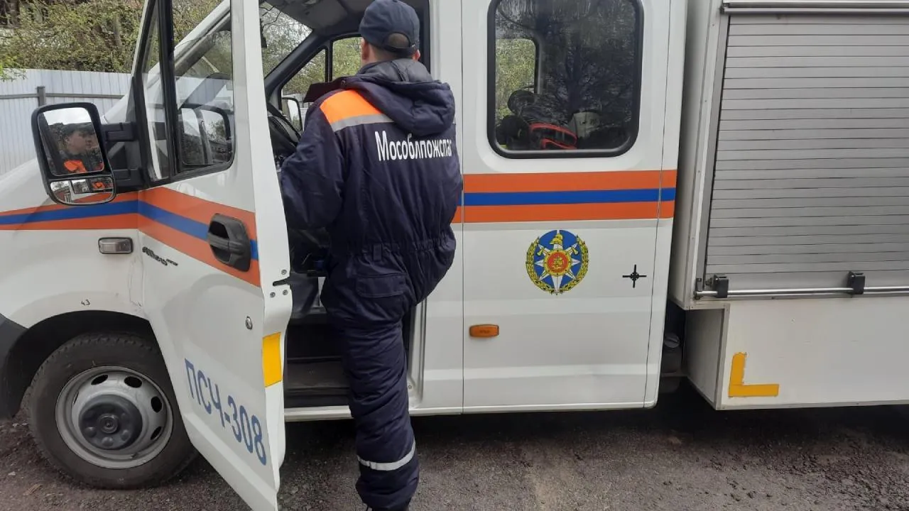 Подмосковные спасатели помогли вернуться домой пенсионеру с расстройством памяти