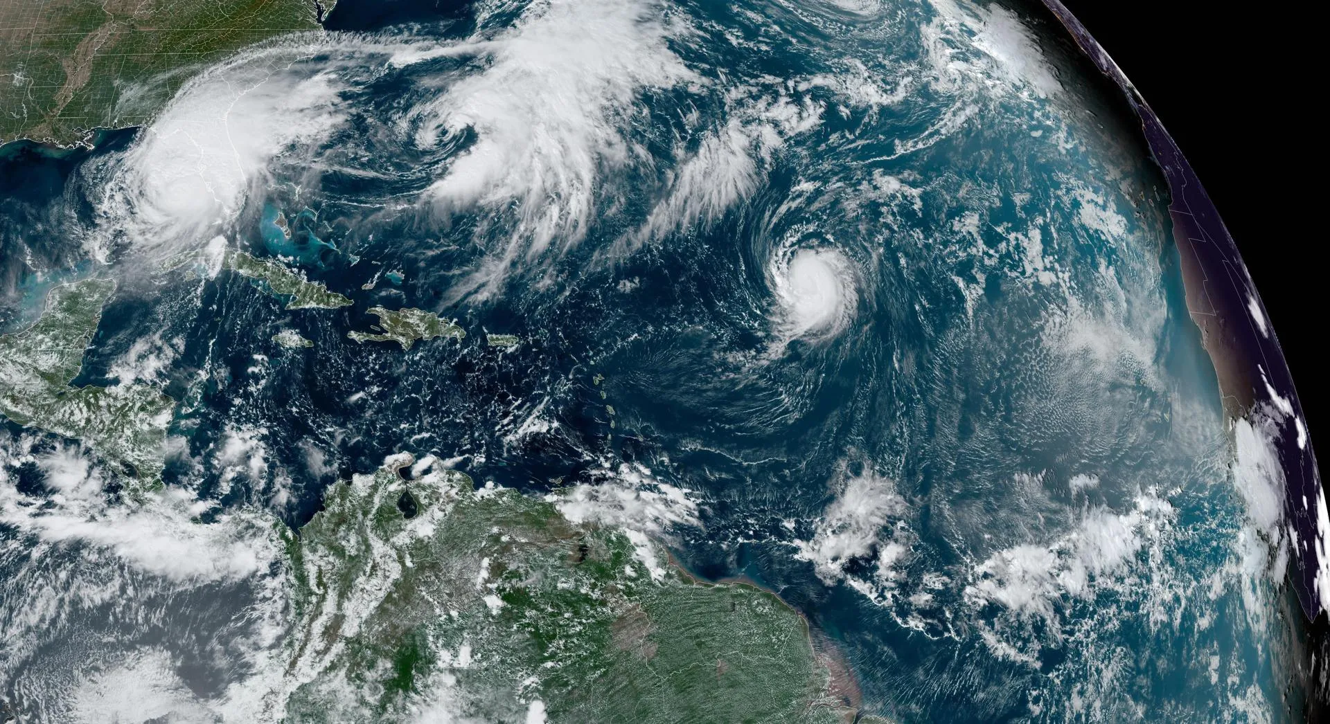 NOAA/Keystone Press Agency
