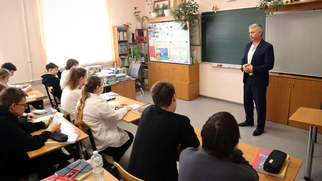 Около 2 тыс. открытых уроков по безопасности на железной дороге провели в Подмосковье