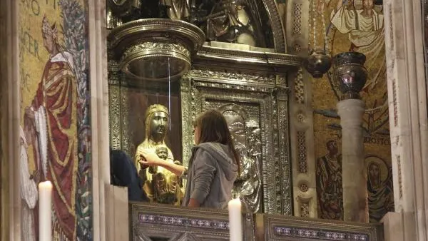 В штате Нью-Мексико заплакала статуя Девы Марии