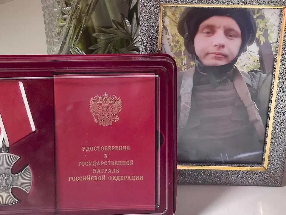 «Так втроем и полегли»: мать бойца СВО рассказала, как ее сын погиб с товарищами в городе-призраке