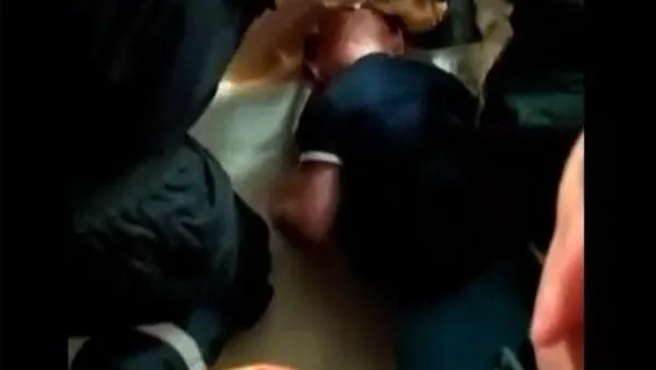 В Уфе спасатели освободили ребенка, который застрял в кошачьем домике