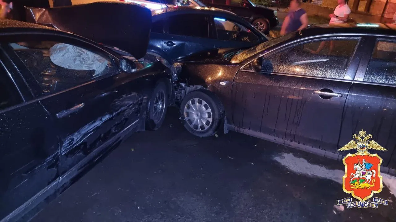 Нетрезвый водитель протаранил семь припаркованных автомобилей в Королеве