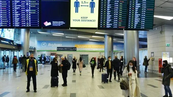 Около 30 рейсов задержали и отменили в столичных аэропортах