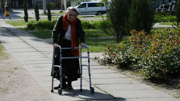 В Мособлдуме приняли закон о бесплатном протезировании пенсионеров