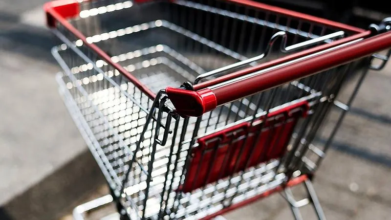 В Сергиевом Посаде подростки кидали с путепровода продуктовые тележки
