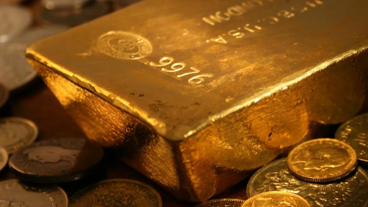 Минфин продаст иностранную валюту и золото на 35,9 млрд руб.