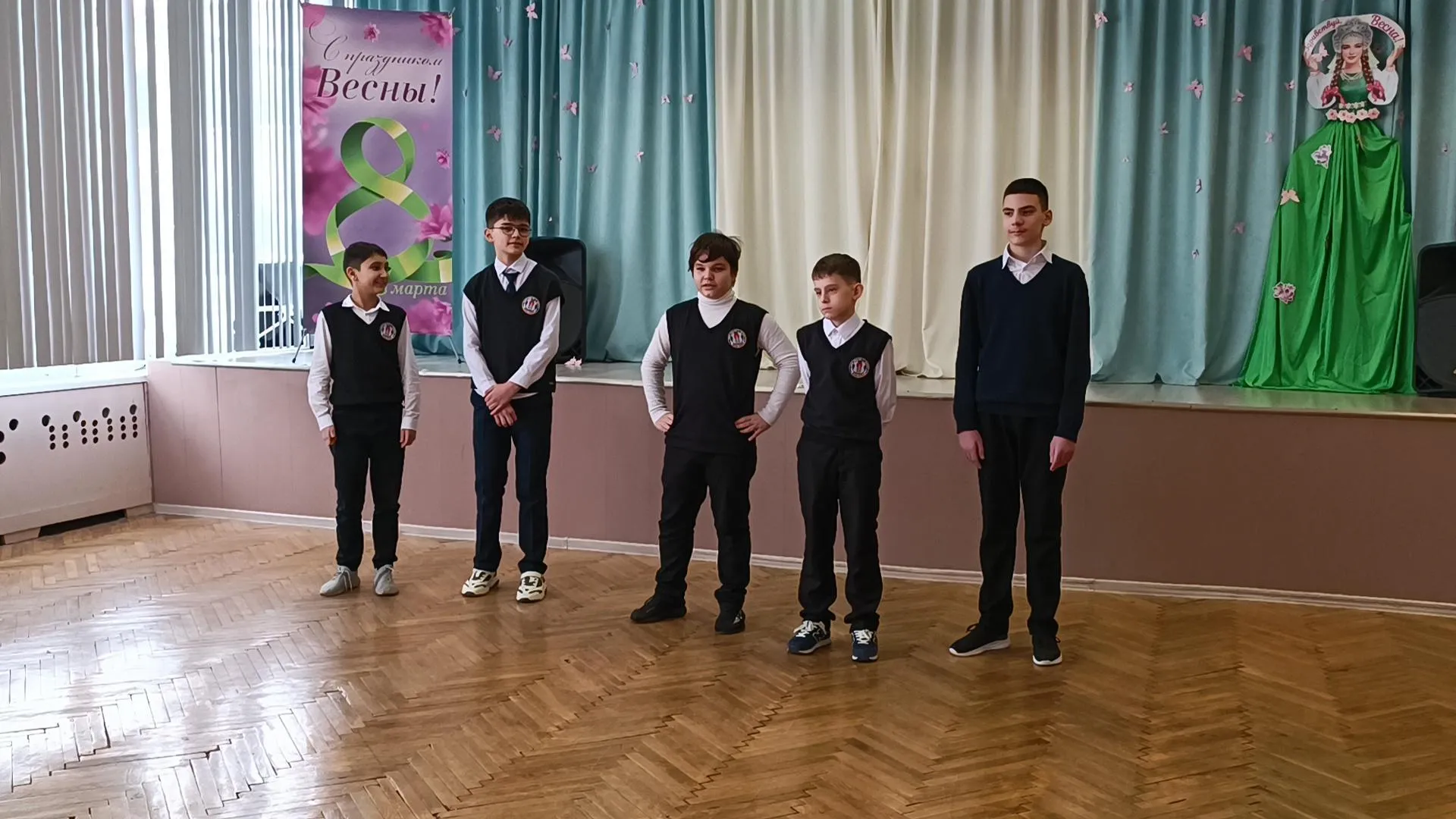 Первоклассный подарок: в химкинской школе № 1 устроили концерт в честь 8 Марта