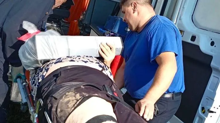 Подмосковные спасатели помогли пенсионерке, повредившей ногу во время сбора грибов