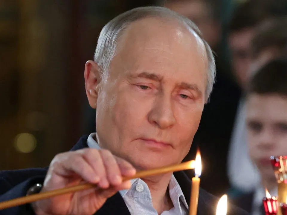 Россияне могут приобрести свечи с запахом Путина