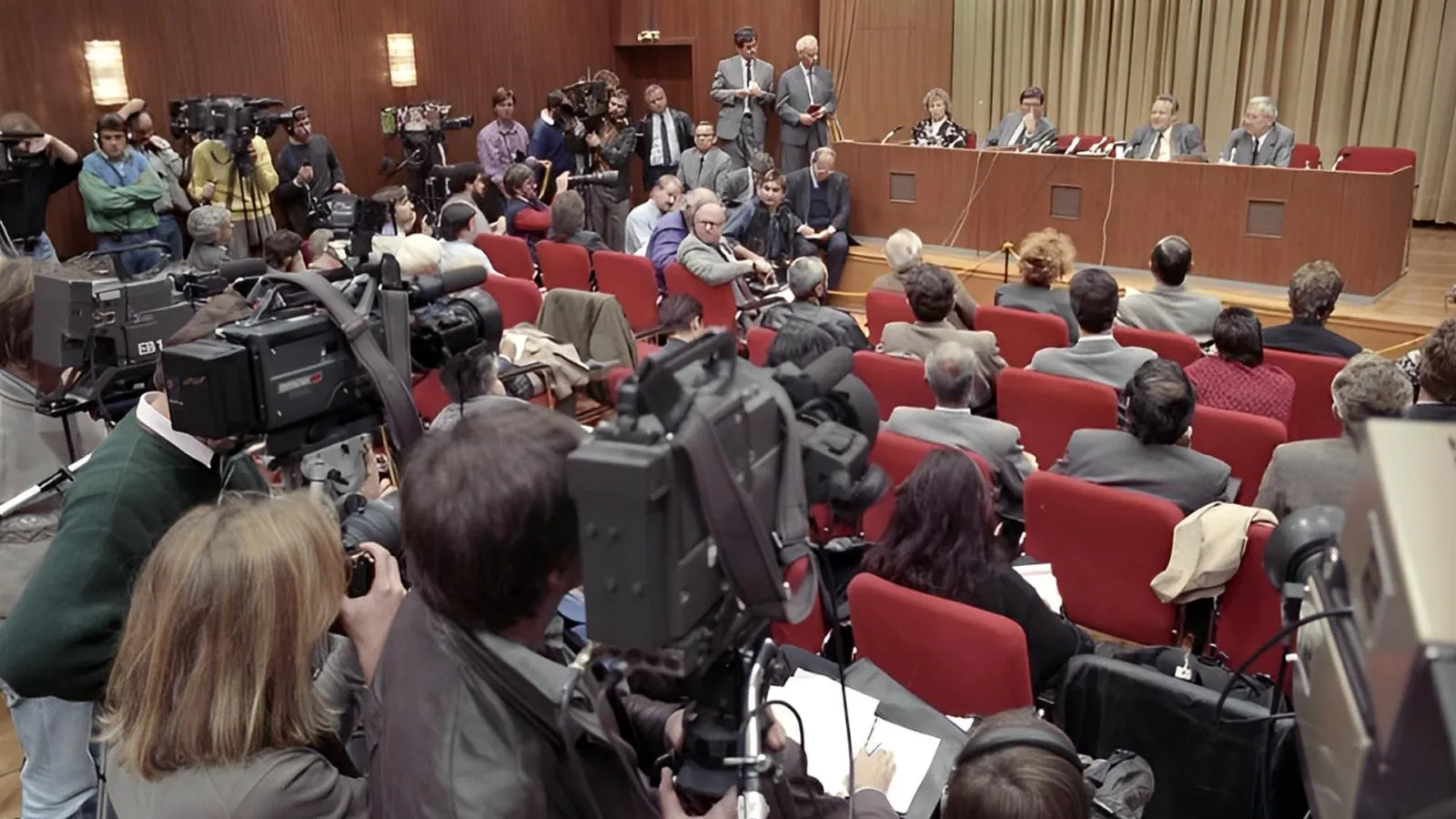 Та самая пресс-конференция 9 ноября 1989 года