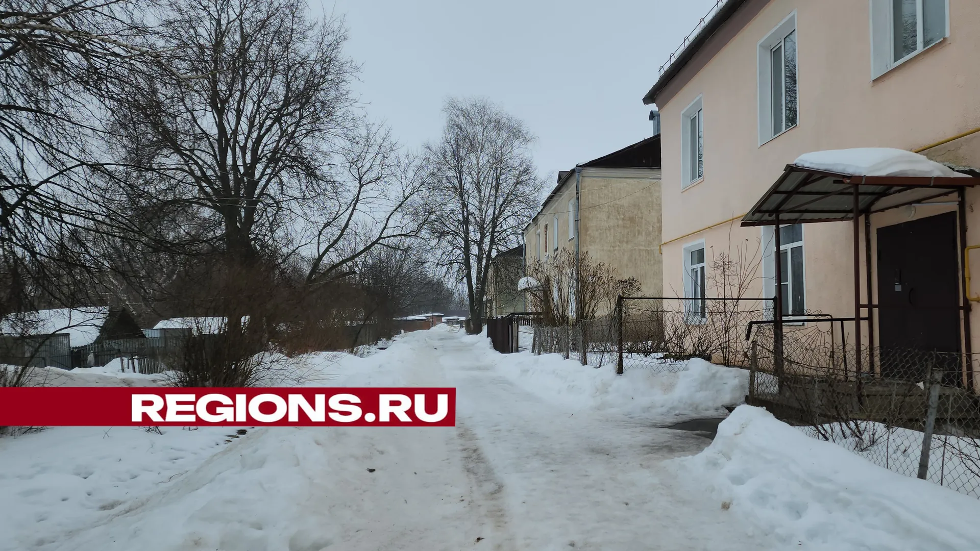 Двор, который требует очистки. Фото: Дарья Шапочкина