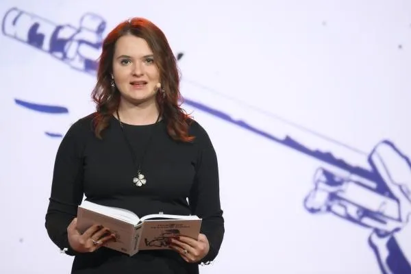 Анна Долгарева на презентации сборника стихов «ПоэZия русской зимы» в национальном центре «Россия» в Москве