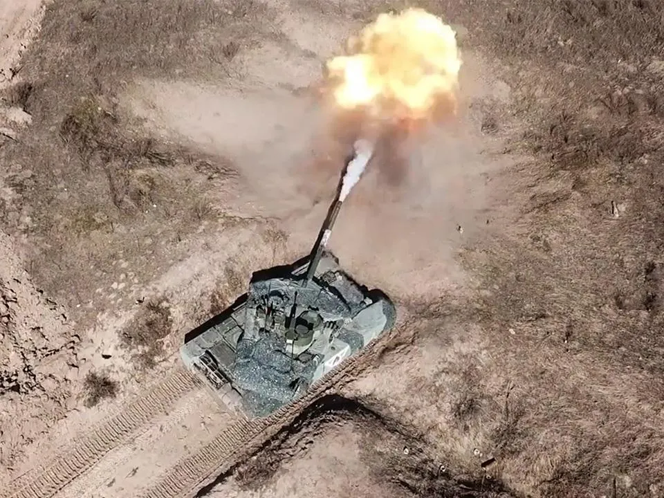 «Лежу, а у меня снаряды проходят прямо перед лицом»: отряд россиян смог прогнать технику ВСУ