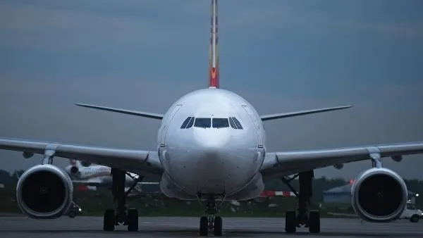 Аварийную посадку Як-42 в Домодедово проверят следователи