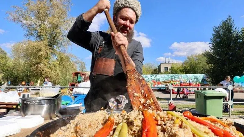 Жители и гости Реутова съели более 150 кг плова на Дне города