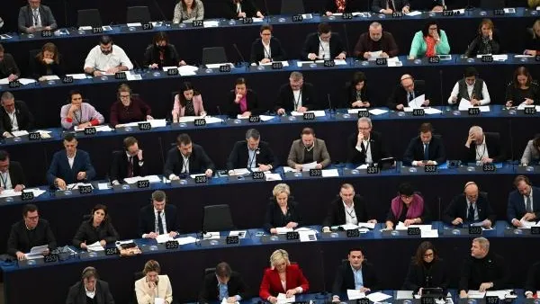 Эксперт Попов оценил последствия финансовой помощи Евросоюза Украине