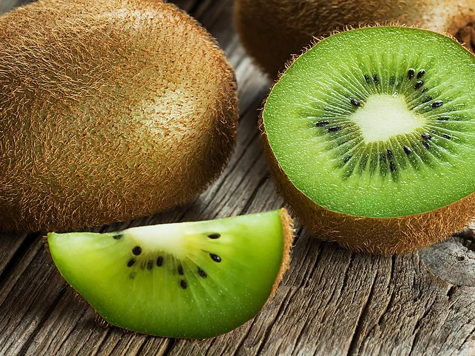 Предотвращает инфаркт и рак толстой кишки: врачи раскрыли неожиданные свойства киви