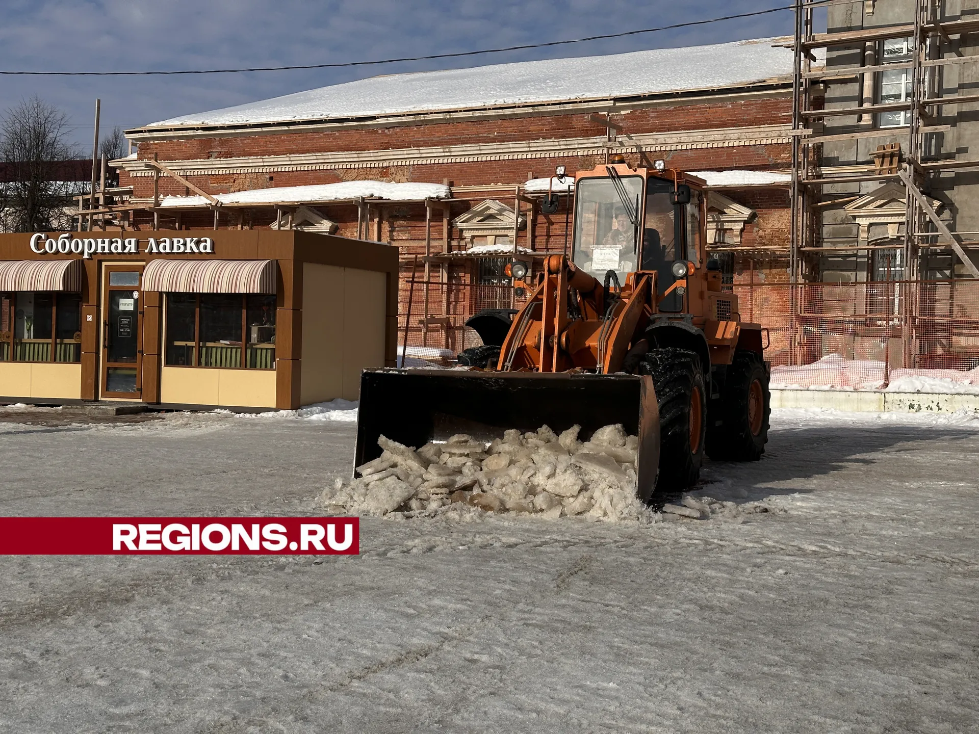 Уборка снега. Фото: Данила Кирьянов&nbsp;