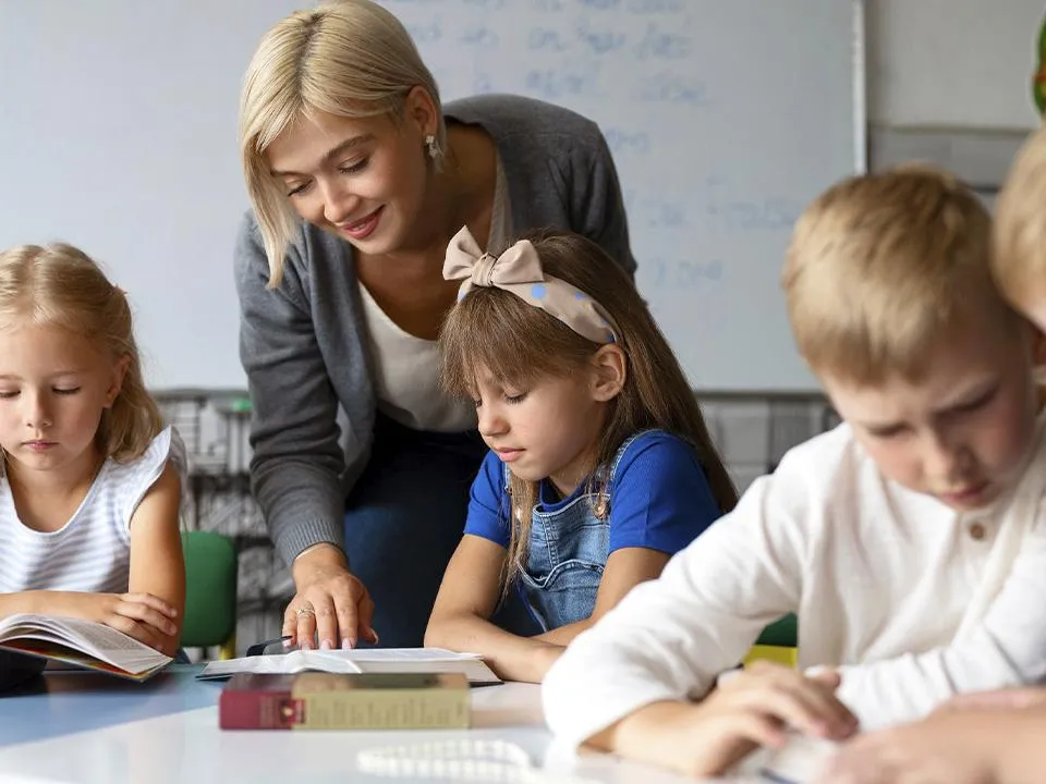 «Абонемент в тренажерный зал»: в России предложили особым образом мотивировать учителей