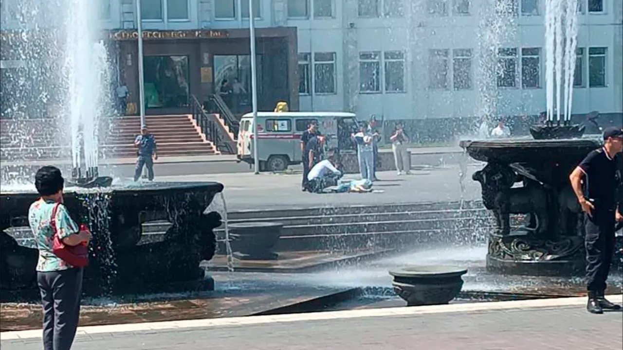 «Взял и зарезал девушку в центре города»: в Тыве мужчина убил бывшую возлюбленную