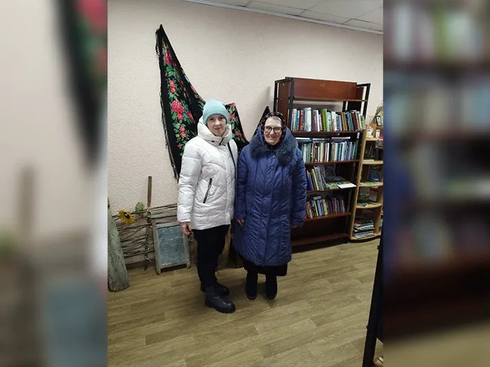 Фронтовые волонтеры из Одинцова ремонтируют развалившийся дом учительницы с тремя детьми-инвалидами