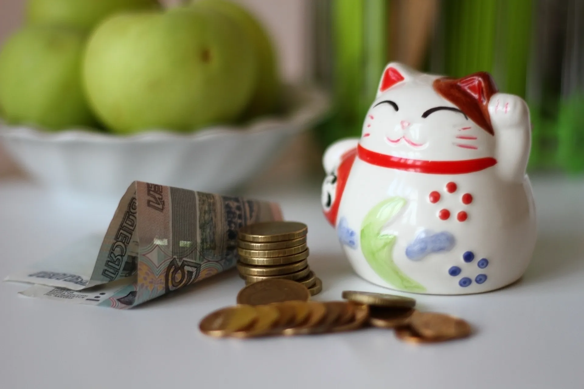 Копилка с деньгами