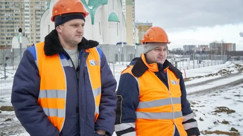 «Родителей попросил не ругать»: рабочие из Красногорска рассказали о спасении ребенка из воды