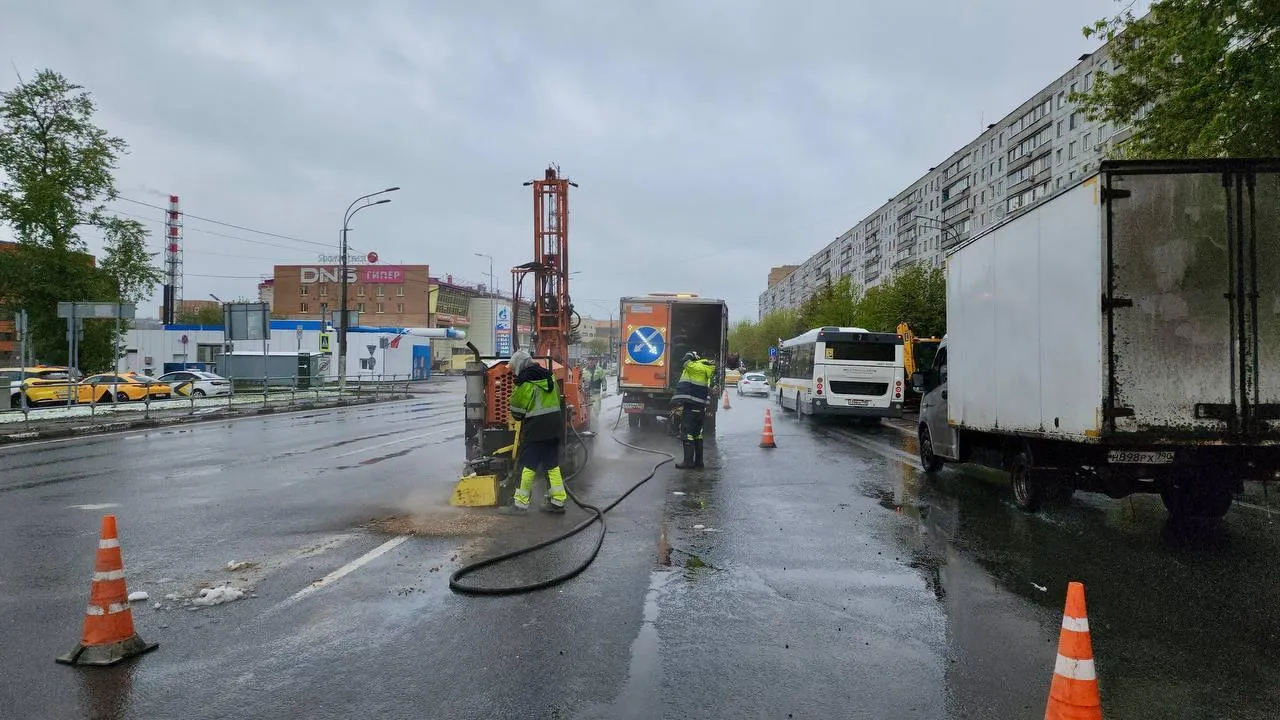 На подмосковных дорогах обустроили новые тросовые ограждения