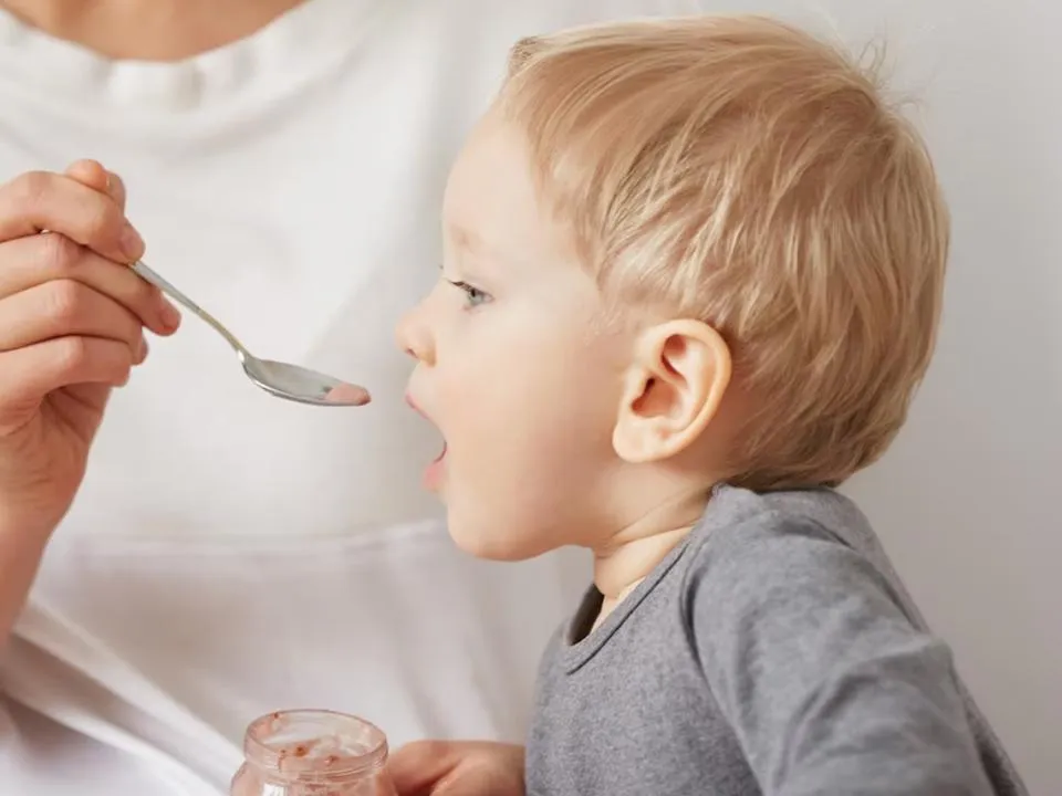 «Не надо откладывать»: детский врач рассказала, когда можно давать ребенку мясо