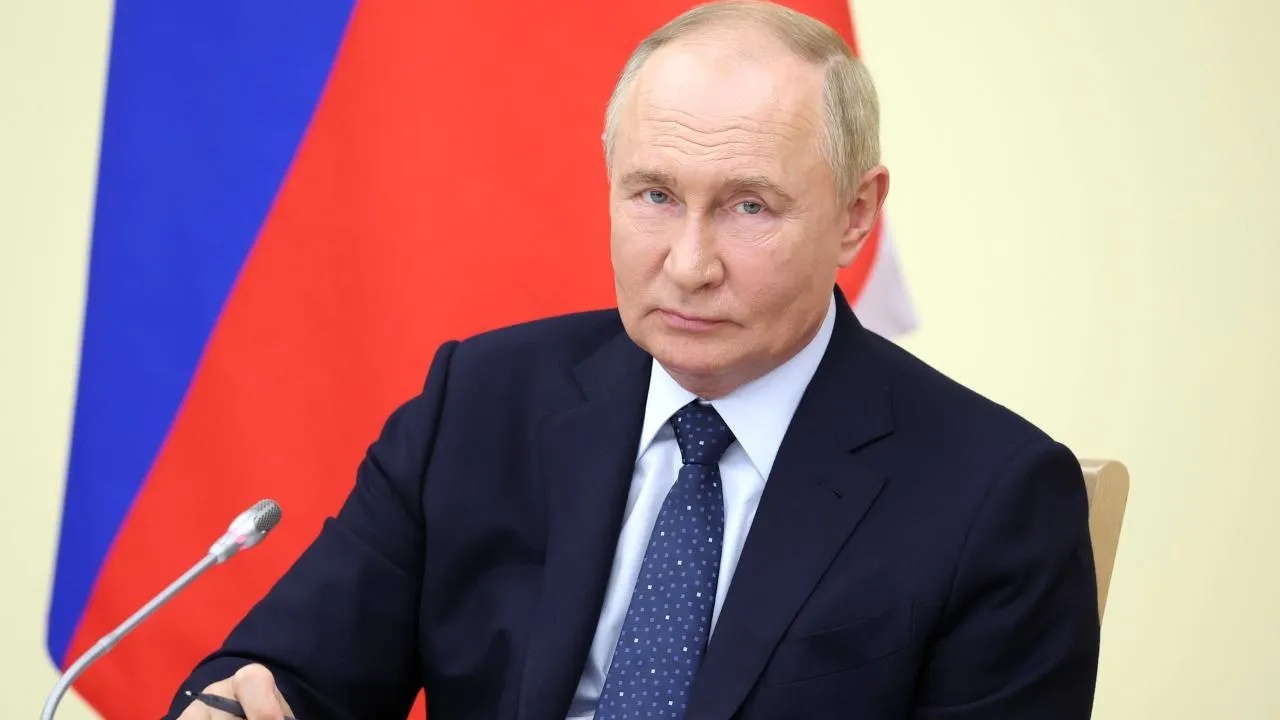 Путин подписал закон о возможности признания нежелательными организации с госучастием