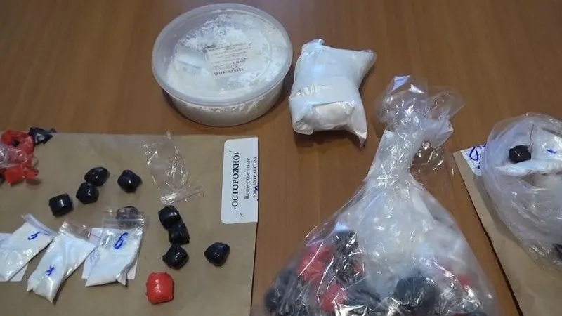 Дилера с экстази, гашишем и мефедроном поймали в Королеве