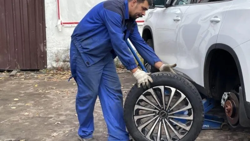  Автоэксперт посоветовал не торопиться с «переобуванием» машины с приходом весны