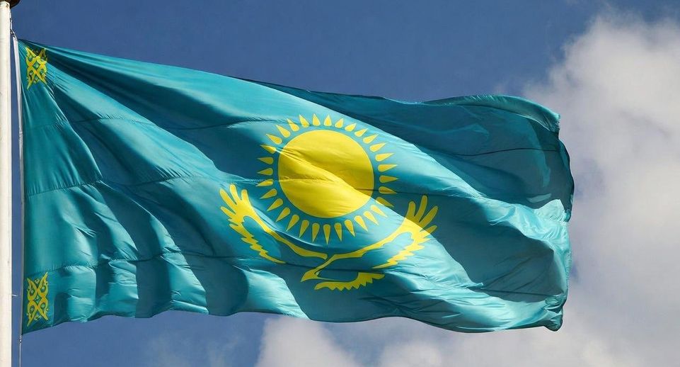 В Конституции Казахстана заменят словно «равный» в статье о русском языке