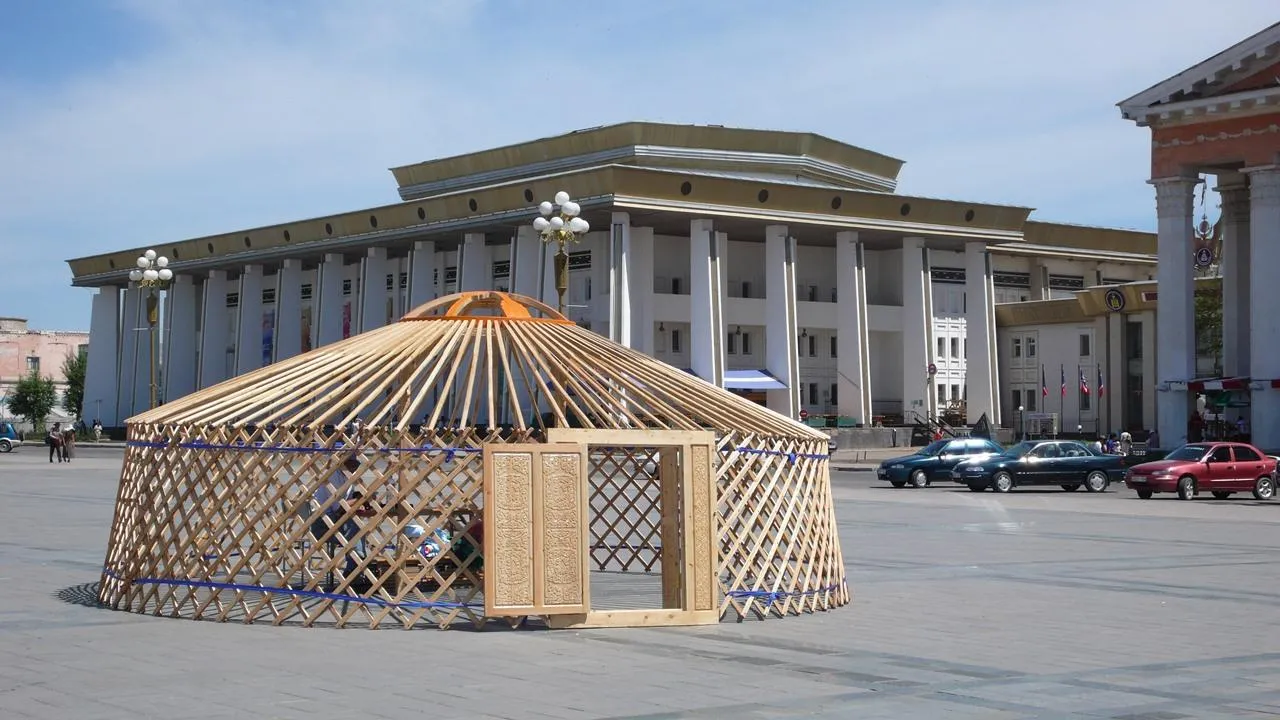 В центре Улан-Батора произошел крупный пожар в результате взрыва газовоза