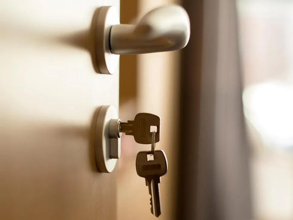 В России появились «квартирные рейдеры»: чем рискуют собственники квартир и как защититься