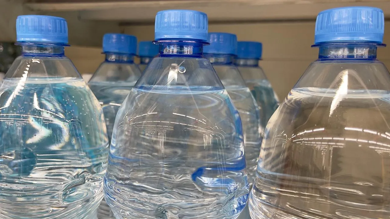 «Это повод для разговора с настоятелем»: священник объяснил, как реагировать на продажу святой воды в храме