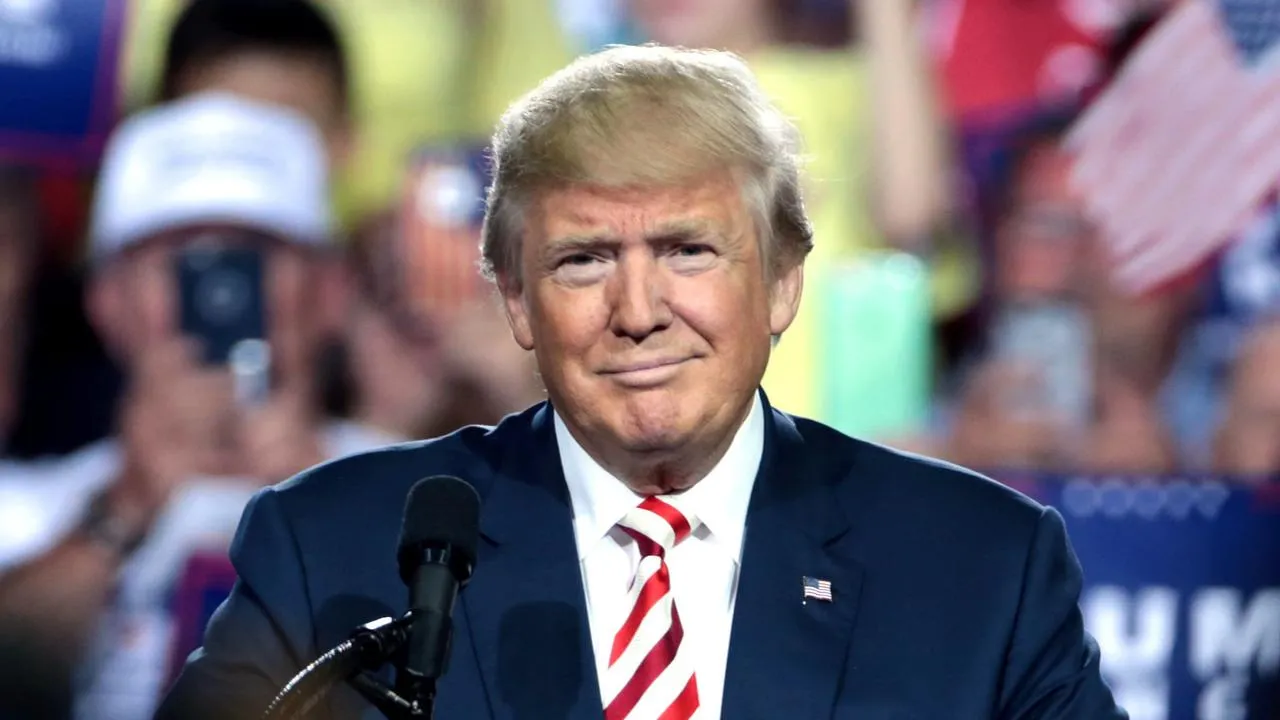 Трамп анонсировал новые тарифы на полупроводники в США