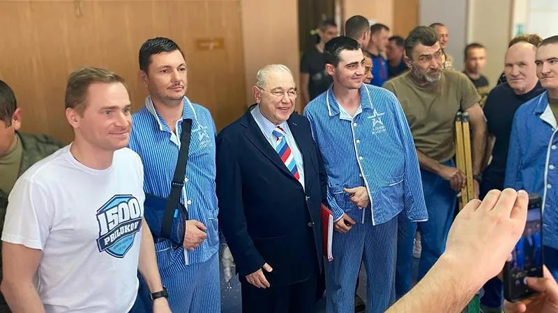 Евгений Петросян: «Считаю своим долгом выступать перед нашими ранеными бойцами»