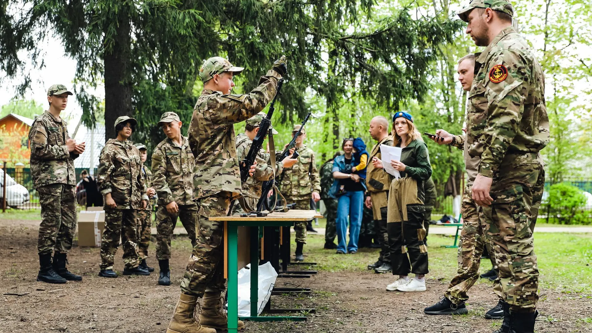 В подмосковных Химках прошла военно-спортивная игра «Зарница»