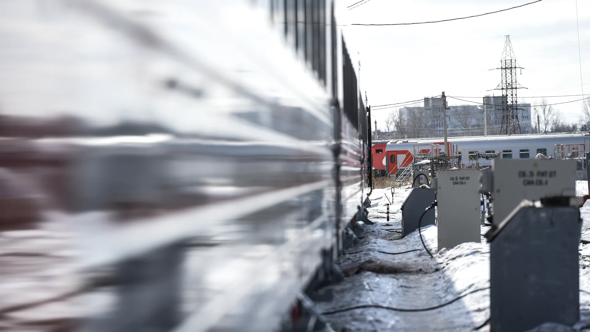 До семи часов задержки: в Ростовской области встали поезда на Крым и обратно