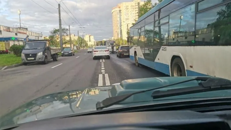 В Петербурге маршрутка сбила человека